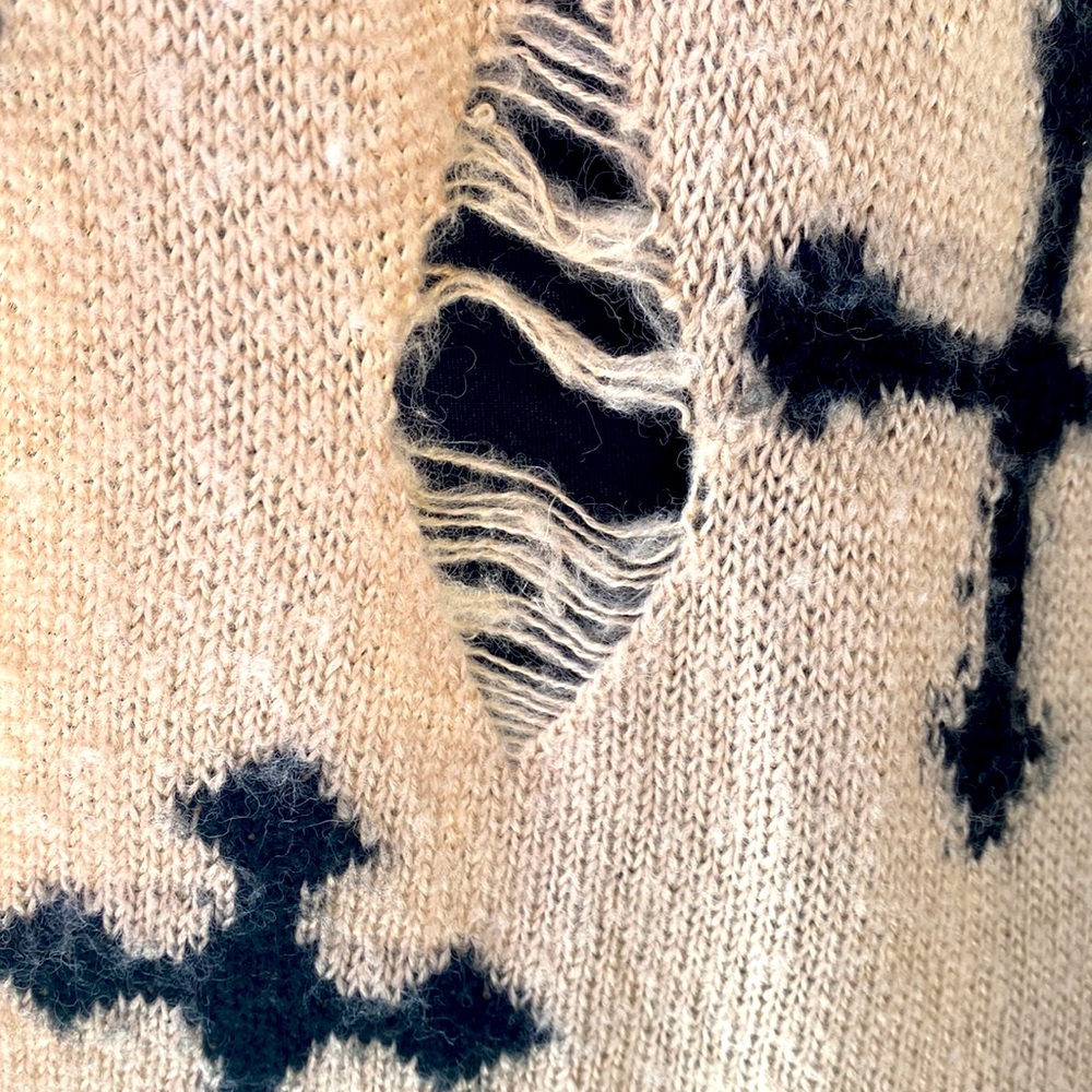 Distressed oversized sweater - Picture 5 of 12